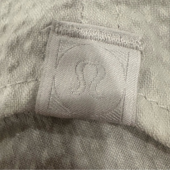 Lululemon Street Life short sleeve button down shirt size small beige/cream - Picture 4 of 6